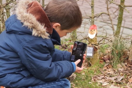 Voor de jongste jeugd biedt de familiebox een kabouterspeurtocht én de mogelijkheid er zelf eentje te knutselen. (Ladies’ Circle Leusden)