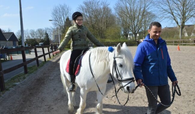 Ladies’ Circle Dronten haalt 700 euro op voor Stichting Paardrijden Gehandicapten