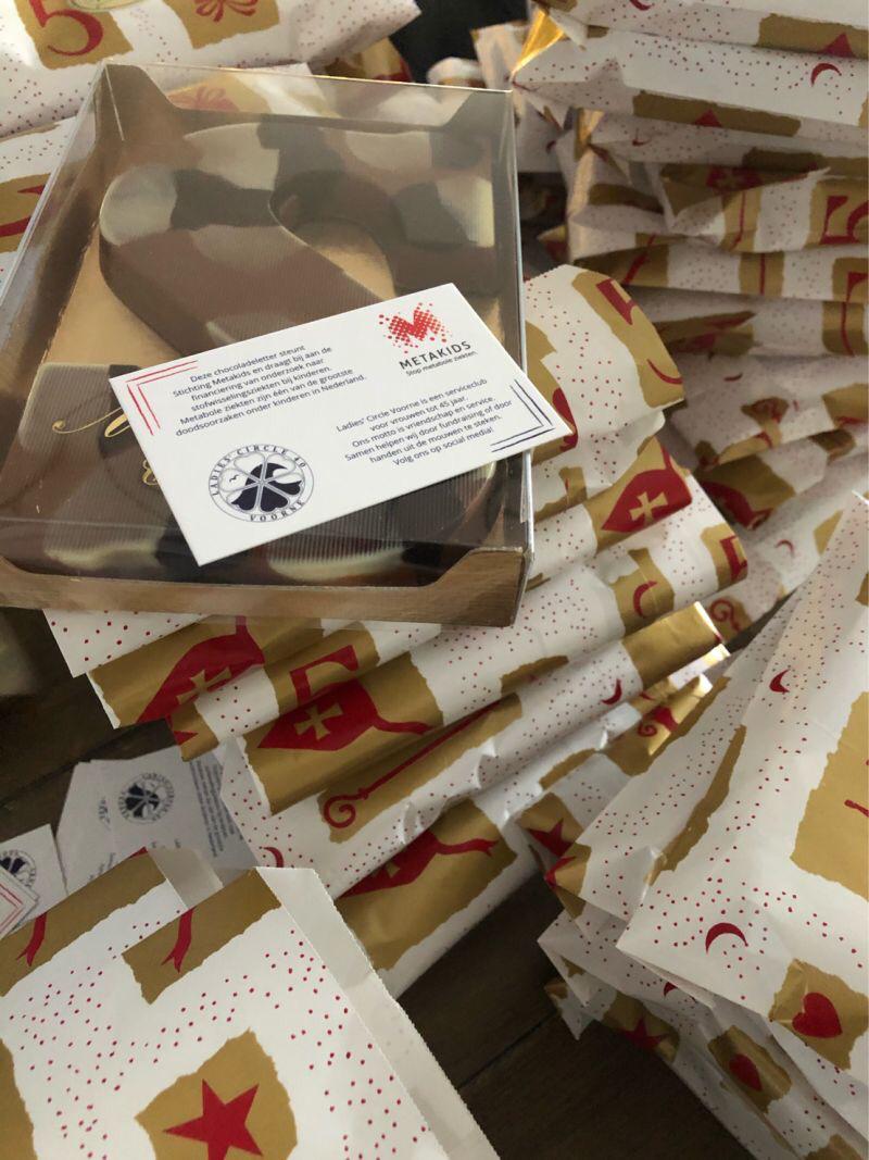 donatie chocoladeletters moeders van oostvoorne