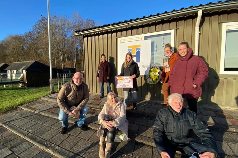 Uitreiking cheque Toon Hermans Huis